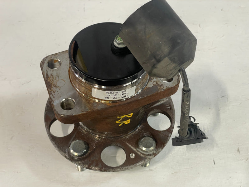 Load image into Gallery viewer, 2019-2022 HONDA HR-V REAR RIGHT OR LEFT SIDE WHEEL BEARING HUB W/ WIRE # 89141