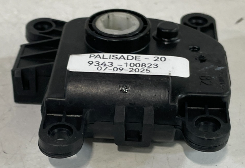 Load image into Gallery viewer, 2010-2025 HYUNDAI PALISADE HVAC A/C HEATER FLAP SERVO ACTUATOR MOTOR # 100823
