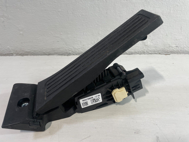 Load image into Gallery viewer, 21 - 25 HYUNDAI PALISADE SANTA FE GAS ACCELERATOR PEDAL THROTTLE SENSOR # 105127