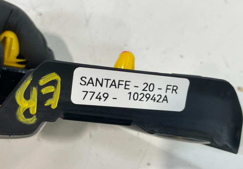 Load image into Gallery viewer, 2019-2023 HYUNDAI SANTA FE FRONT RIGHT FENDER UPPER CORNER MOLDING # 102942A
