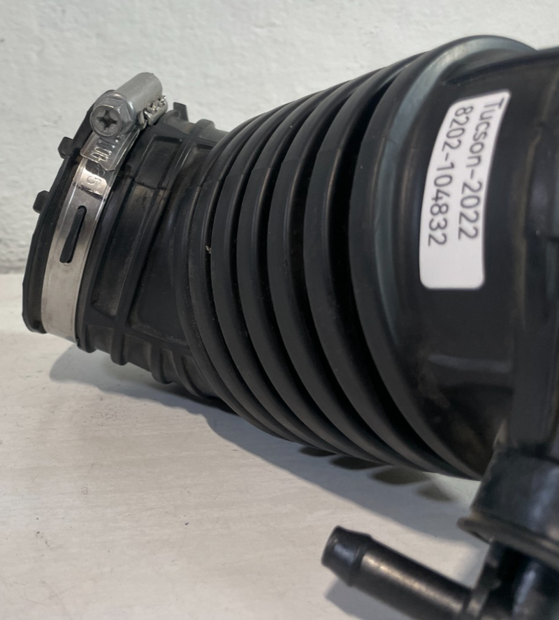 Load image into Gallery viewer, 2022-2025 HYUNDAI TUCSON ENGINE AIR CLEANER INTAKE HOSE TUBE PIPE 2.5L # 104832