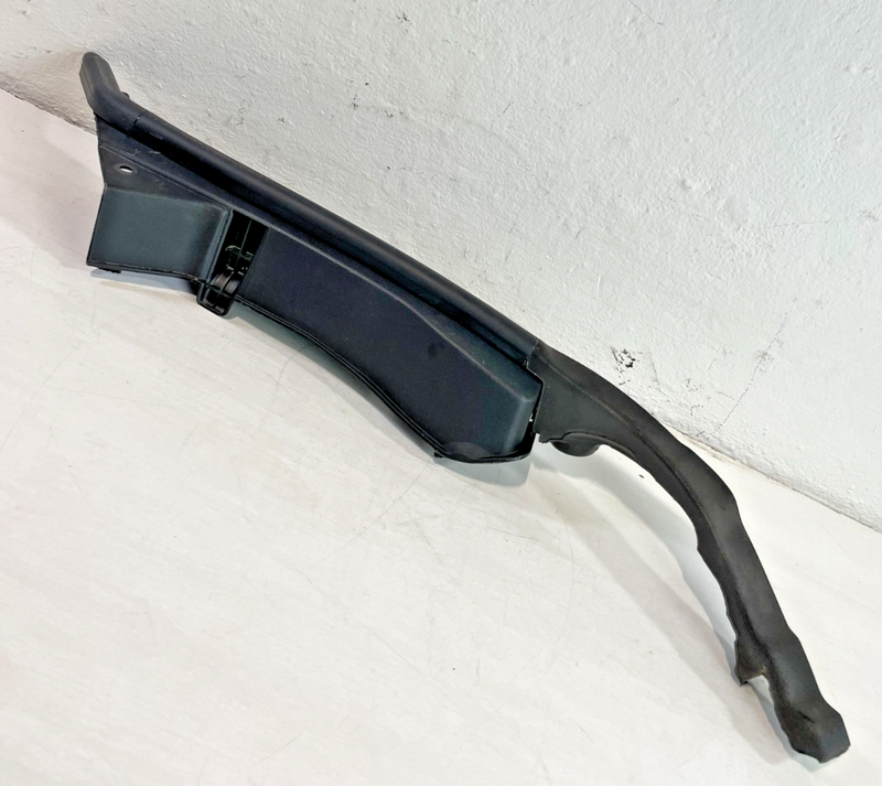 Load image into Gallery viewer, 19-23 GENESIS G70 FRONT RIGHT PASSENGER SIDE HOOD BONNET SEAL STRIP COVER 104271