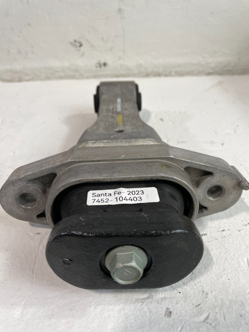 Load image into Gallery viewer, 2021-2023 HYUNDAI SANTA FE REAR ENGINE MOTOR MOUNT TORQUE ARM ROLL ROD # 104403