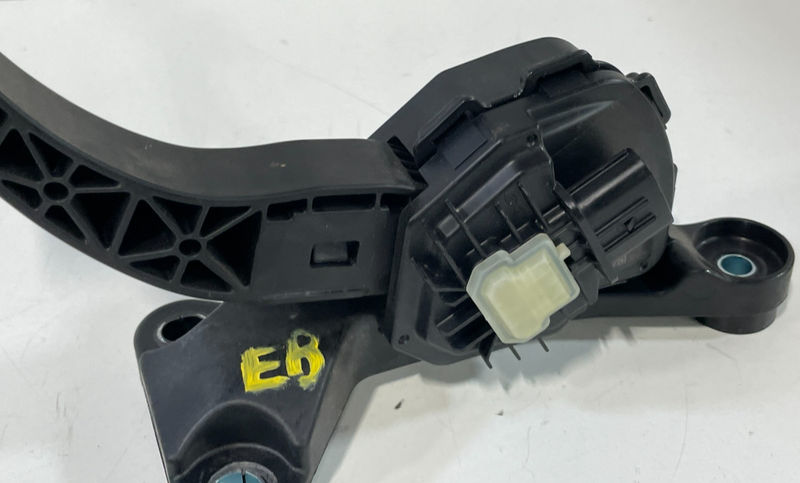 Load image into Gallery viewer, 21-23 HYUNDAI ELANTRA GAS ACCELERATION ACCELERATOR PEDAL 32700-AB200 # 101823A