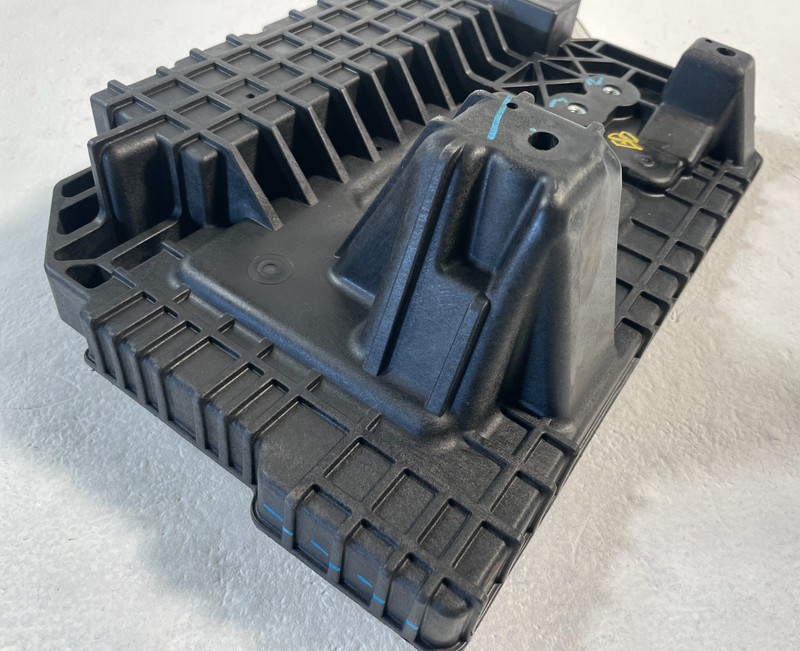 Load image into Gallery viewer, 2023 - 2025 KIA SPORTAGE BATTERY TRAY MOUNT BRACKET 37150-DW000 2.5L # 106586
