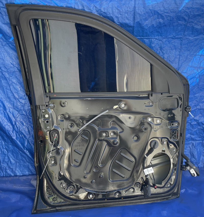 Load image into Gallery viewer, 19-25 CHEVROLET SILVERADO 1500 FRONT LEFT DOOR ASSEMBLY BLACK (WA8555) # 106176