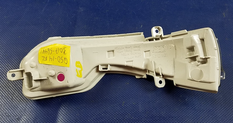 Load image into Gallery viewer, INFINITI Q50 Q60 Q70L QX30 FRONT LEFT SIDE MIRROR TURN SIGNAL LIGHT LAMP # 56481
