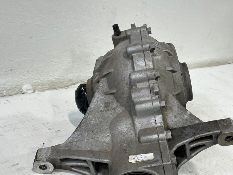 Load image into Gallery viewer, 2019 - 2023 GENESIS G70 RWD REAR DIFFERENTIAL AXLE CARRIER ASSEMBLY 2.0L #101102