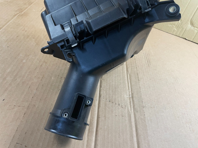 Load image into Gallery viewer, ⭐⭐OEM NISSAN 370Z INFINITI G37 CONVERTIBLE RIGHT AIR CLEANER INTAKE BOX ASSEMBLY