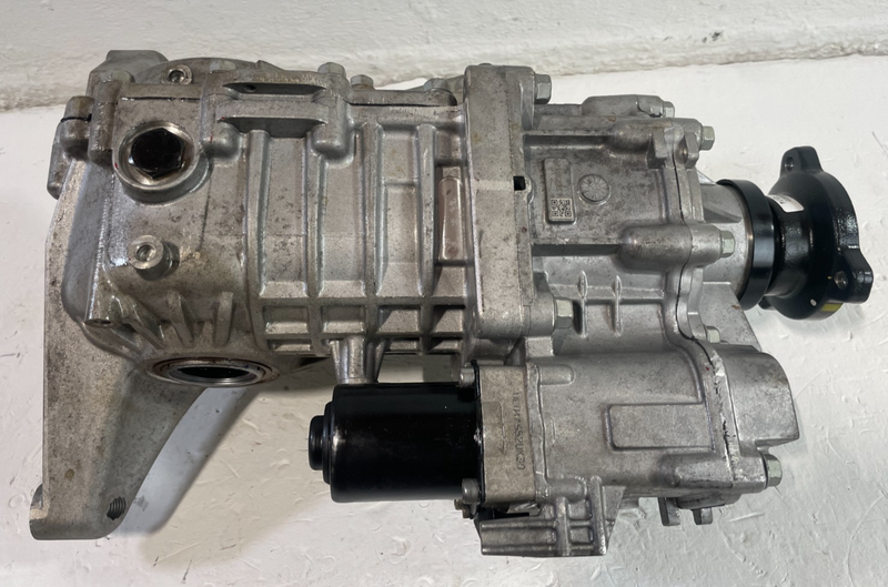 Load image into Gallery viewer, 2022-2025 HYUNDAI TUCSON AWD REAR DIFFERENTIAL AXLE CARRIER ASSEMBLY # 105074