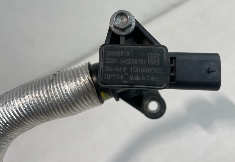 Load image into Gallery viewer, 20-25 CADILLAC CT5 ENGINE CRANKCASE VENTILATION PCV VALVE HOSE TUBE PIPE #104972