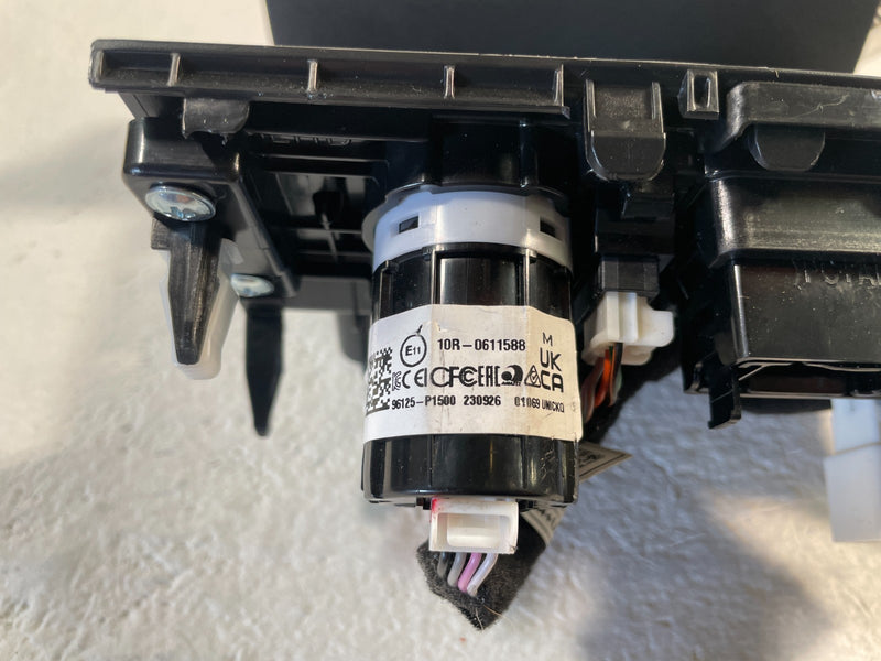 Load image into Gallery viewer, 2023- 2025 KIA SPORTAGE WIRELESS CHARGING PAD ASSEMBLY 95560-P1000 2.5L # 106601