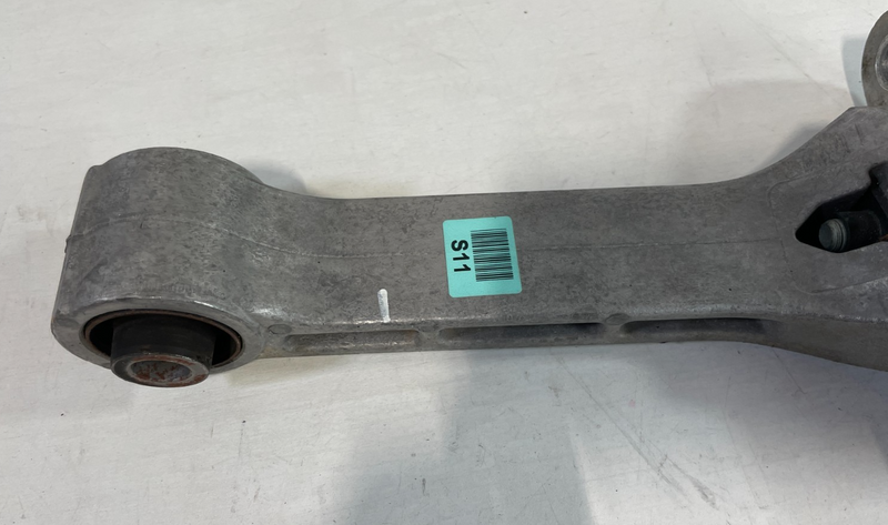 Load image into Gallery viewer, 19-25 HYUNDAI PALISADE SANTA FE ENGINE MOTOR MOUNT TORQUE ARM ROLL ROD # 104724