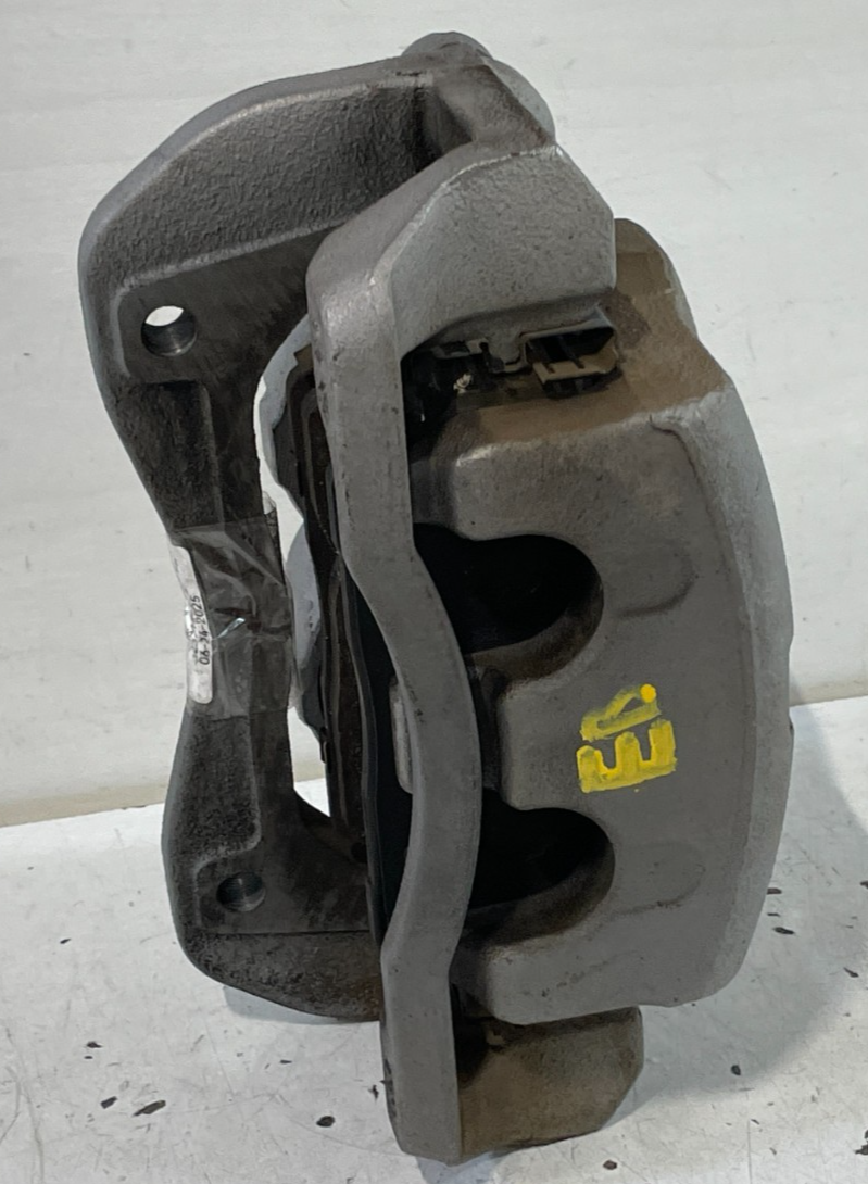 Load image into Gallery viewer, 2020-2025 HYUNDAI PALISADE FRONT RIGHT SIDE BRAKE CALIPER W/ BRAKE PADS #100278
