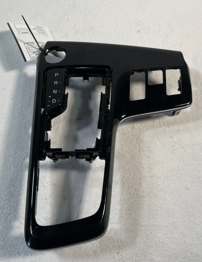 Load image into Gallery viewer, 23-25 KIA SPORTAGE CONSOLE SHIFT SHIFTER INDICATOR BEZEL COVER PANEL 2.5L 106603