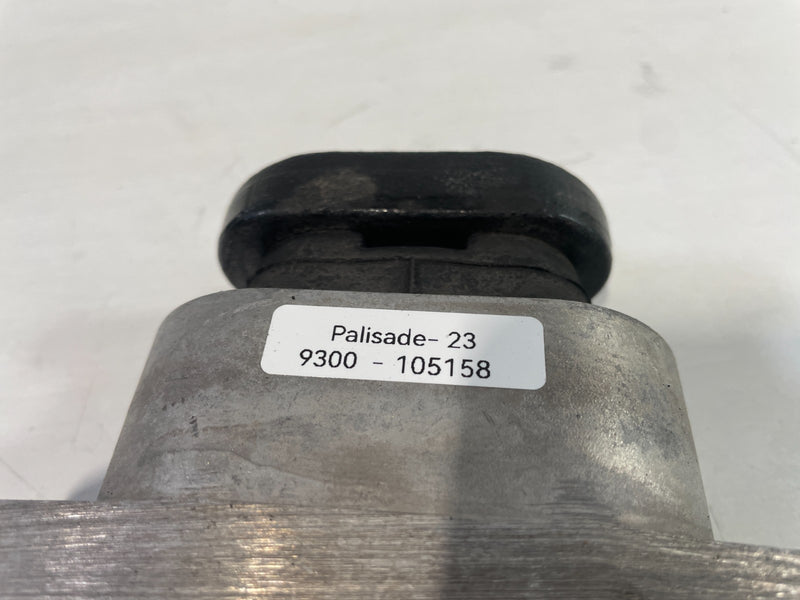 Load image into Gallery viewer, 19-25 HYUNDAI PALISADE SANTA FE ENGINE MOTOR MOUNT TORQUE ARM ROLL ROD # 105158