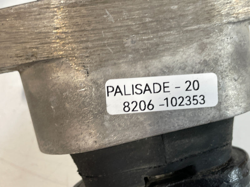 Load image into Gallery viewer, 19-25 HYUNDAI SANTA FE PALISADE ENGINE MOTOR MOUNT TORQUE ARM ROLL ROD # 102353