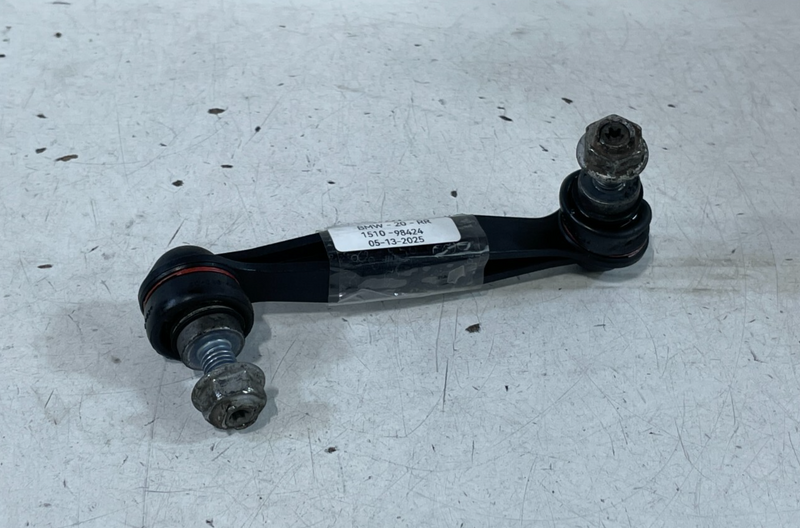 Load image into Gallery viewer, 17-24 BMW 330i 330e REAR RIGHT PASSENGER SIDE STABILIZER SWAY BAR END LINK 98424