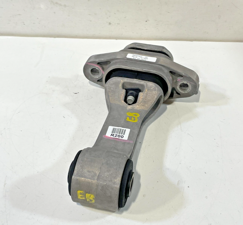 Load image into Gallery viewer, 21-23 HYUNDAI SANTA FE AWD REAR ENGINE MOTOR MOUNT TORQUE ARM ROLL ROD # 101902