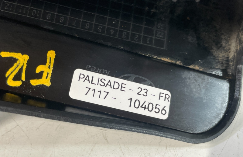 Load image into Gallery viewer, 20-25 HYUNDAI PALISADE FRONT RIGHT PASSENGER SIDE MUD SPLASH FLAP GUARD # 104056