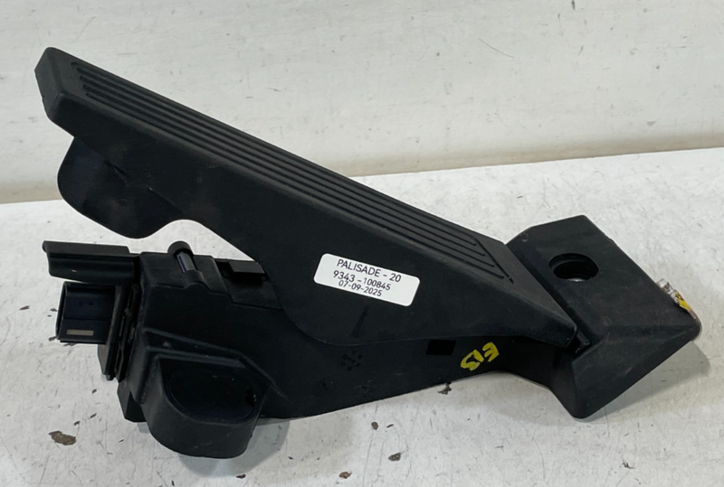 Load image into Gallery viewer, HYUNDAI PALISADE SANTA FE GAS PEDAL ACCELERATOR THROTTLE TRAVEL SENSOR # 100845