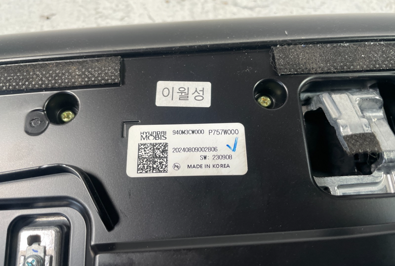 Load image into Gallery viewer, 25 HYUNDAI TUCSON SANTACRUZ SPEEDOMETER INSTRUMENT CLUSTER DISPLAY SCREEN 105962