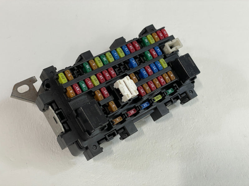 Load image into Gallery viewer, 2019 - 2025 INFINITI QX50 DASHBOARD FUSE JUNCTION RELAY BOX MULTIPLEX # 87418