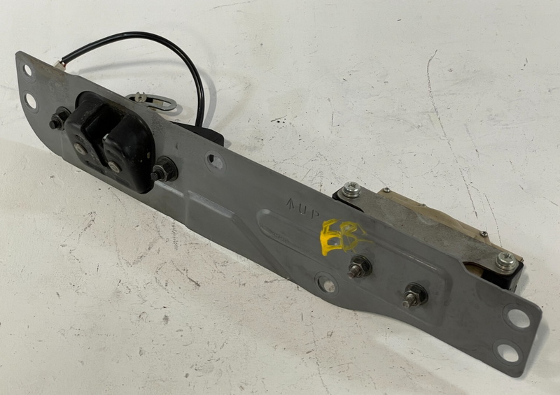 Load image into Gallery viewer, 09-20 NISSAN 370Z COUPE LIFTGATE BACK DOOR LOCK ACTUATOR COVER BRACKET # 82519
