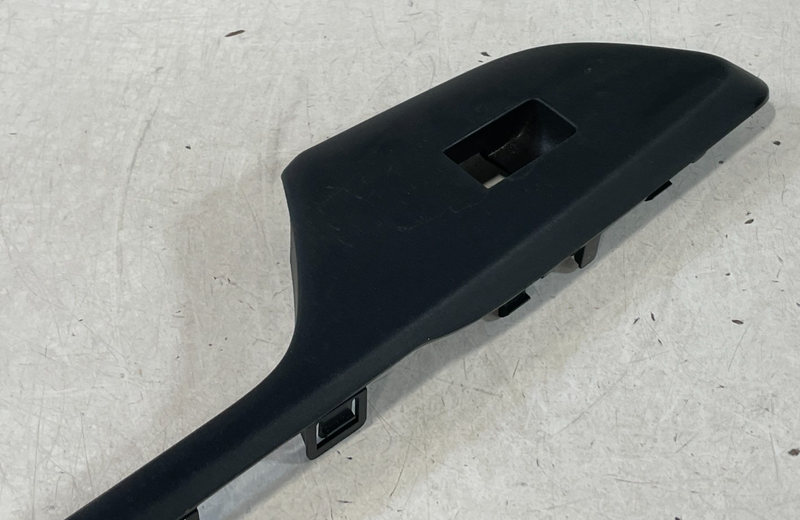 Load image into Gallery viewer, 16-22 HONDA CIVIC 19-21 INSIGHT REAR RIGHT SIDE DOOR WINDOW SWITCH BEZEL # 99522