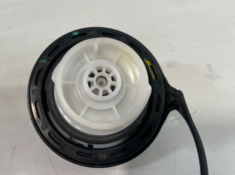Load image into Gallery viewer, 04-25 HYUNDAI PALISADE ELANTRA GENESIS G70 REAR FUEL GAS TANK FILLER CAP #105139