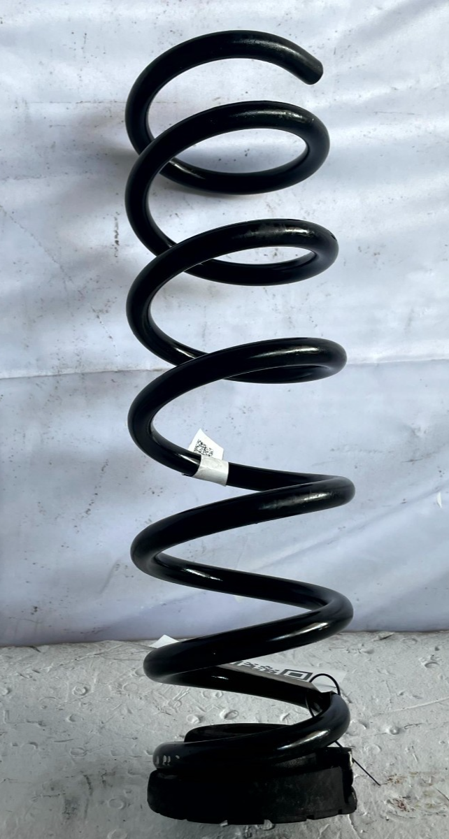 Load image into Gallery viewer, 2023 - 2025 KIA SPORTAGE FWD REAR LEFT OR RIGHT SUSPENSION COIL SPRING # 106648
