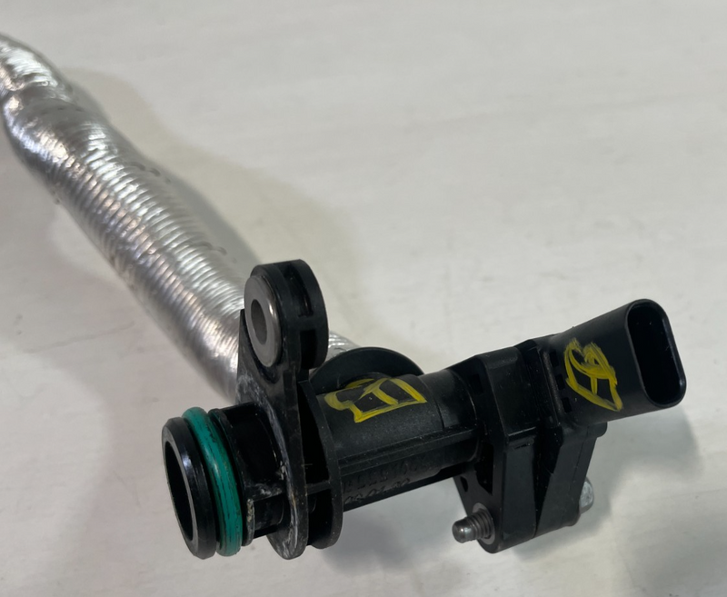 Load image into Gallery viewer, 20-25 CADILLAC CT5 ENGINE CRANKCASE VENTILATION PCV VALVE HOSE TUBE PIPE #104972