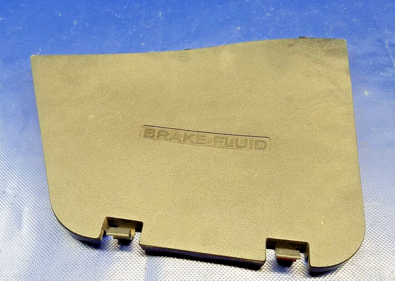 Load image into Gallery viewer, 2014-2024 INFINITI Q50, 17-22 Q60 LEFT DRIVER SIDE BRAKE FLUID COVER LID # 55817