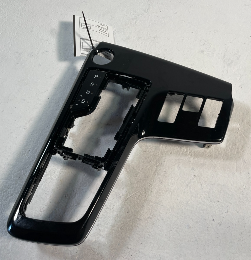 Load image into Gallery viewer, 23-25 KIA SPORTAGE CONSOLE SHIFT SHIFTER INDICATOR BEZEL COVER PANEL 2.5L 106603