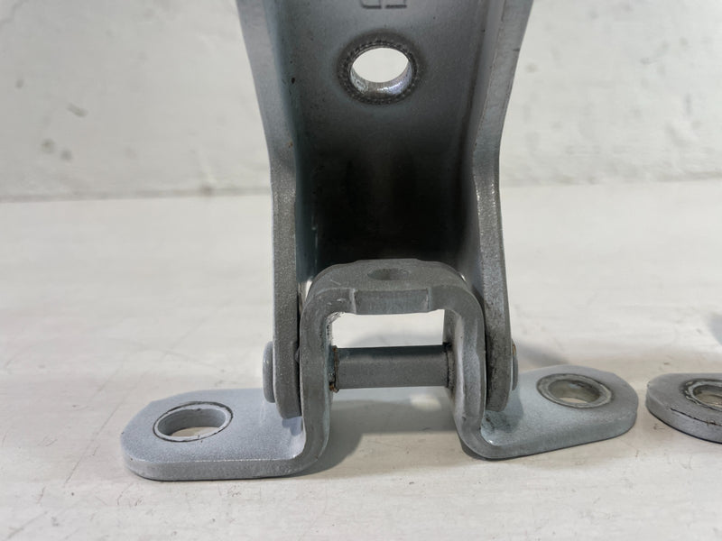 Load image into Gallery viewer, 2019 - 2026 HYUNDAI SANTA FE FRONT RIGHT UPPER & LOWER DOOR HINGE # 104425B