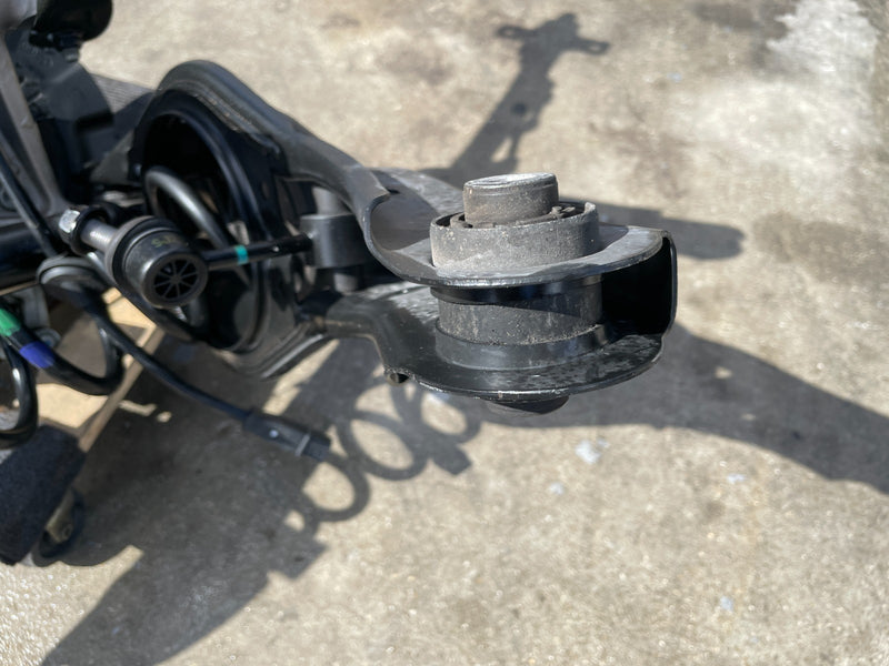 Load image into Gallery viewer, 23-25 KIA SPORTAGE FWD REAR LEFT DRIVER SIDE SUSPENSION KNEE ASSEMBLY # 106668