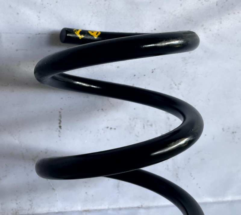 Load image into Gallery viewer, 2023 - 2025 KIA SPORTAGE FWD REAR LEFT OR RIGHT SUSPENSION COIL SPRING # 106648