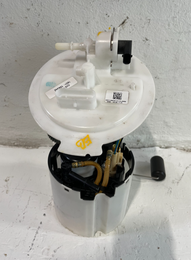 Load image into Gallery viewer, 2021 - 2025 GENESIS G70 FUEL GAS PUMP SENDING UNIT ASSEMBLY 31110-J5050 # 104342