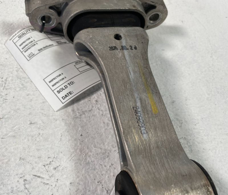 Load image into Gallery viewer, 22-25 HYUNDAI TUCSON SANTA CRUZ ENGINE MOTOR MOUNT TORQUE ARM ROLL ROD # 106004