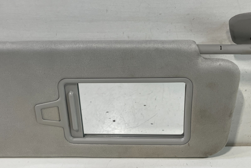 Load image into Gallery viewer, 2020-2025 HYUNDAI PALISADE FRONT RIGHT PASSENGER SIDE SUN VISOR SUNVISOR #104060