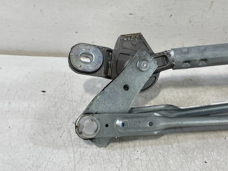 Load image into Gallery viewer, 19-24 GENESIS G70 FRONT WINDSHIELD WIPER TRANSMISSION LINKAGE W/ MOTOR # 101100