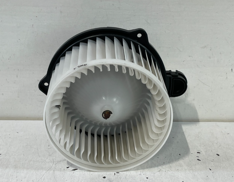Load image into Gallery viewer, 2018 - 2023 KIA STINGER K900 AC A/C HEATER BLOWER W/ FAN MOTOR # 99701