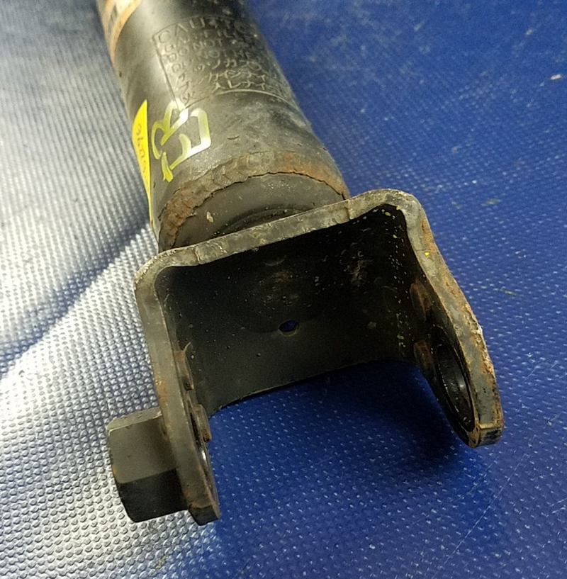 Load image into Gallery viewer, INFINITI G35 G37 Q40 SEDAN AWD REAR LEFT OR RIGHT SHOCK STRUT ABSORBER # 62296