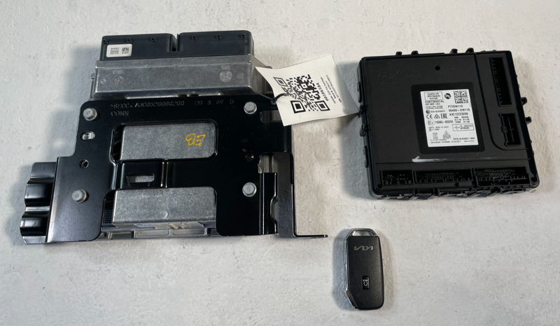 Load image into Gallery viewer, 23-25 KIA SPORTAGE ENGINE & BODY CONTROL MODULE ECM BCM W/ KEY FOB 2.5L # 106584