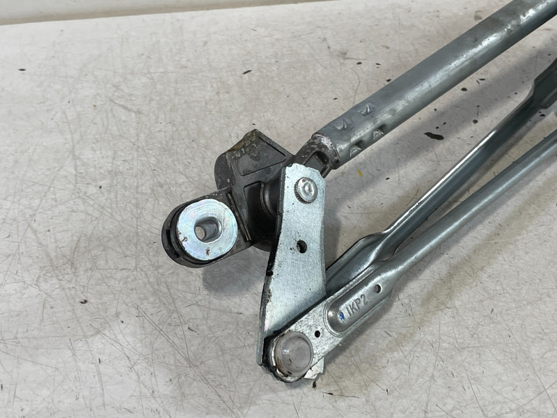 Load image into Gallery viewer, 19-24 GENESIS G70 FRONT WINDSHIELD WIPER TRANSMISSION LINKAGE W/ MOTOR # 101100