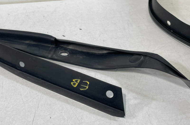 Load image into Gallery viewer, 2016 - 2021 HONDA CIVIC FRONT HOOD BONNET WEATHERSTRIP RUBBER SEAL # 95085