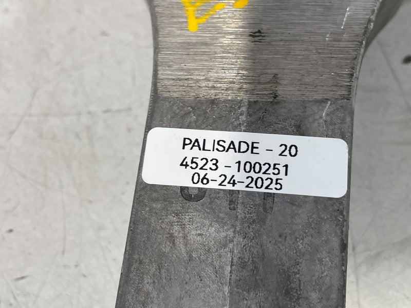 Load image into Gallery viewer, 19-25 HYUNDAI SANTA FE PALISADE ENGINE MOTOR MOUNT TORQUE ARM ROLL ROD # 100251