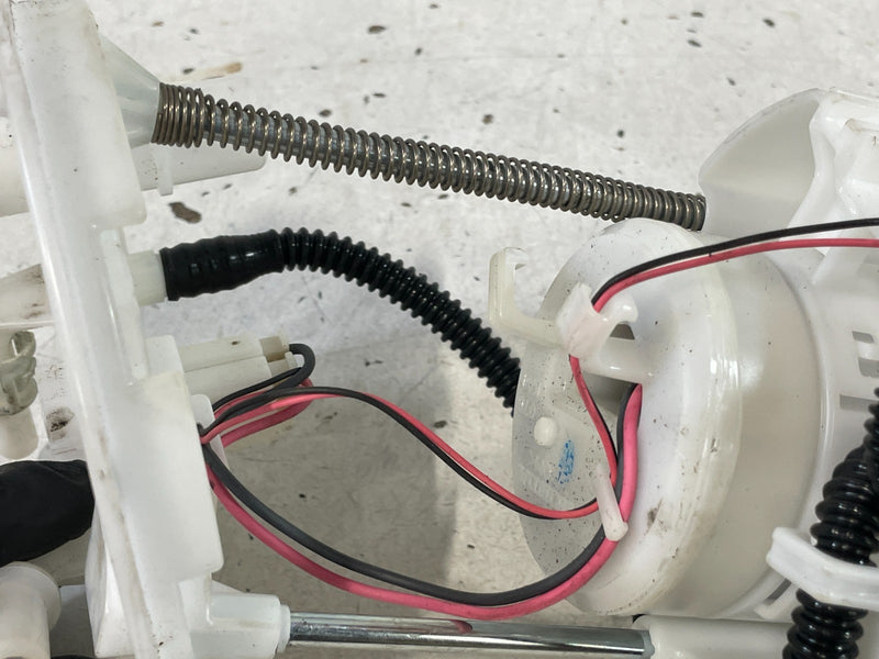 Load image into Gallery viewer, 2022 - 2025 HONDA CIVIC FUEL GAS PUMP SENDING UNIT ASSEMBLY 292100-9570 # 100553