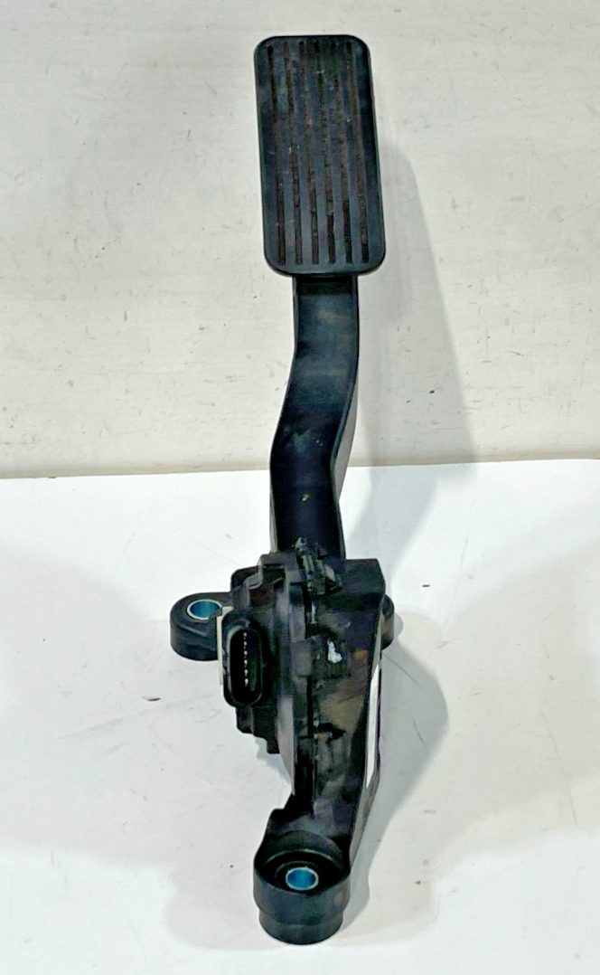 Load image into Gallery viewer, 21-23 HYUNDAI ELANTRA GAS ACCELERATION ACCELERATOR PEDAL 32700-AB200 # 101823A