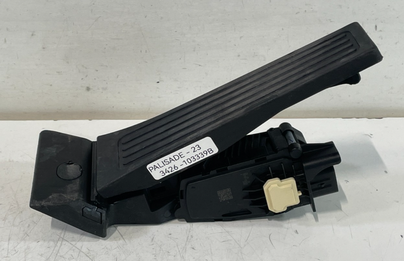 Load image into Gallery viewer, HYUNDAI PALISADE SANTA FE GAS PEDAL ACCELERATOR THROTTLE TRAVEL SENSOR # 103339B